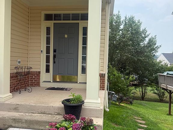 3rd image of 121 King Edward Ct