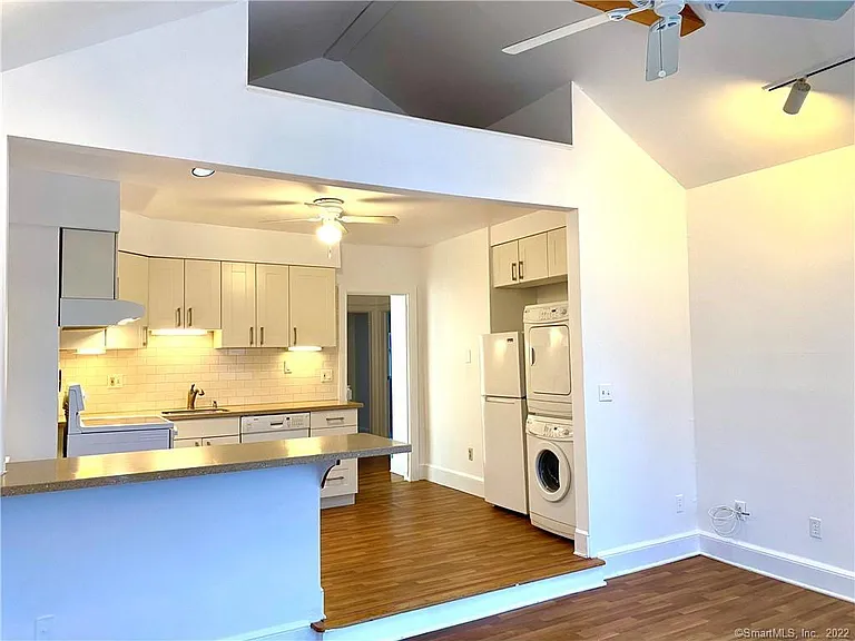 43 Mohegan Ave #2 — Photo 3
