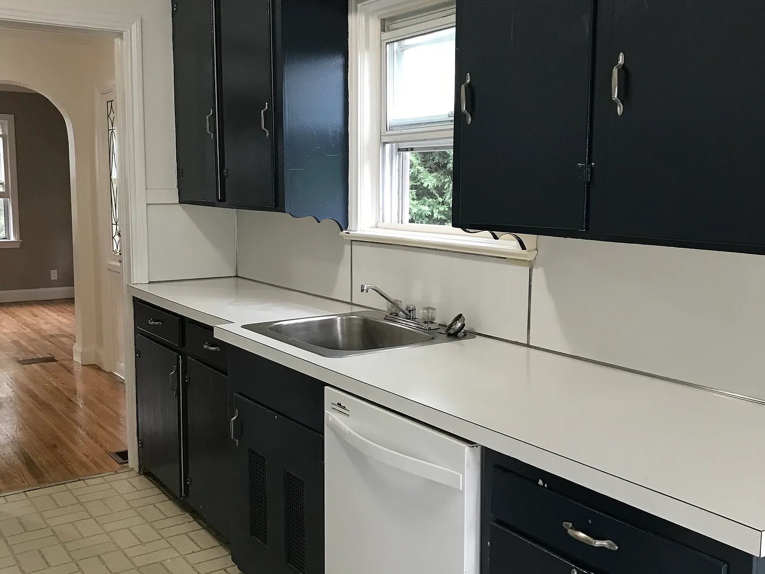 3 bed, 1.5 bath, 1300 sqft, $2,250 — Photo 3