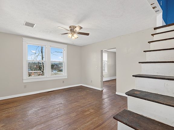 4th image of 239 E Glade St