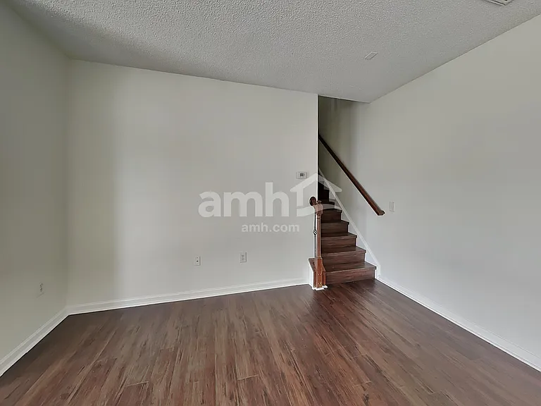 13711 Riding Hill Ave — Photo 9