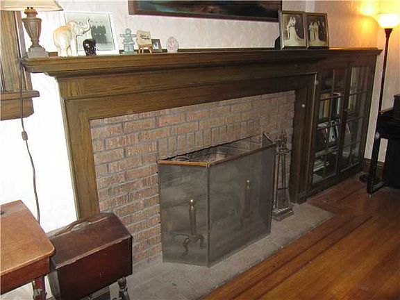 3rd image of 102 University Ave