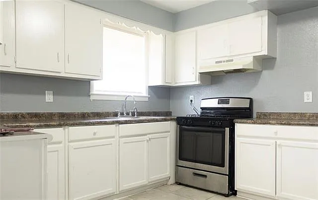 3 bed, 2.0 bath, 1700 sqft, $1,700 — Photo 4