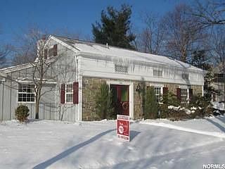 1st image of 302 Parkway Dr
