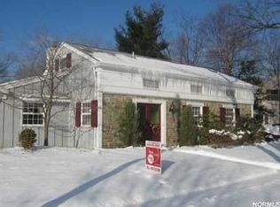 302 Parkway Dr, Berea, OH