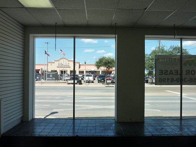 2nd image of 100 S Texas Ave