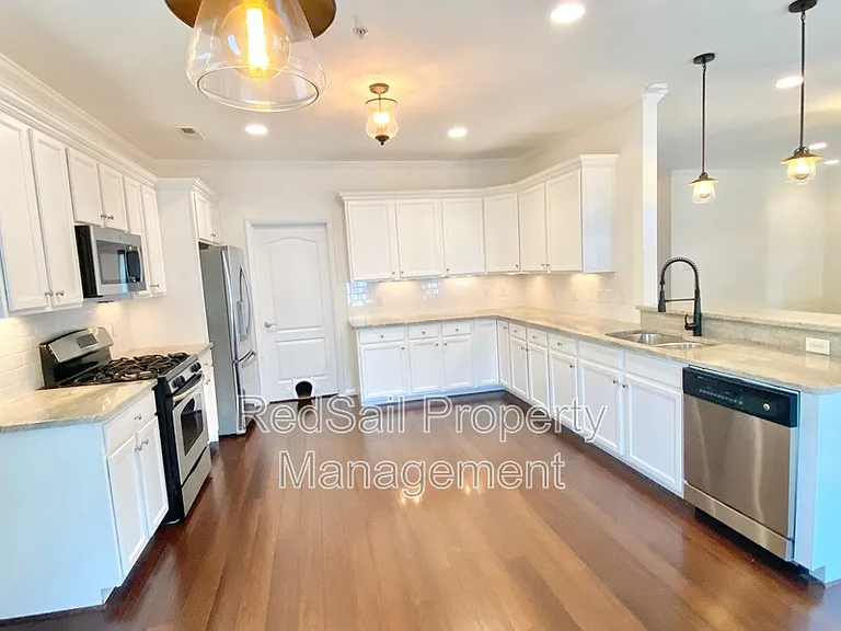 216 S 2nd St — Photo 8