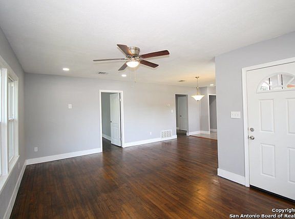 3rd image of 418 Merry Ann Dr