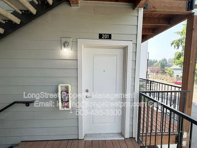 433 Chemawa Rd N #201 — Photo 4