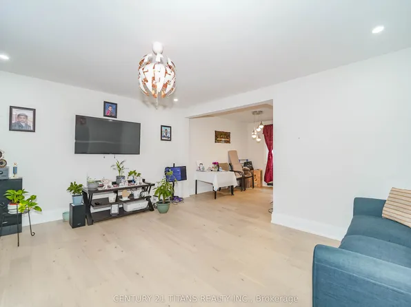 42 Pixley Cres, Toronto, ON M1E 3G6