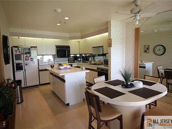 5th image of 25 Bedfordshire Dr