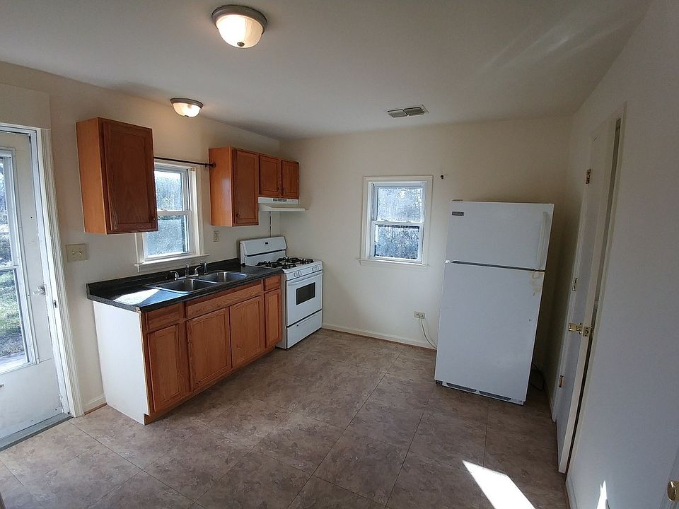 2nd image of 455 Cambridge St #5