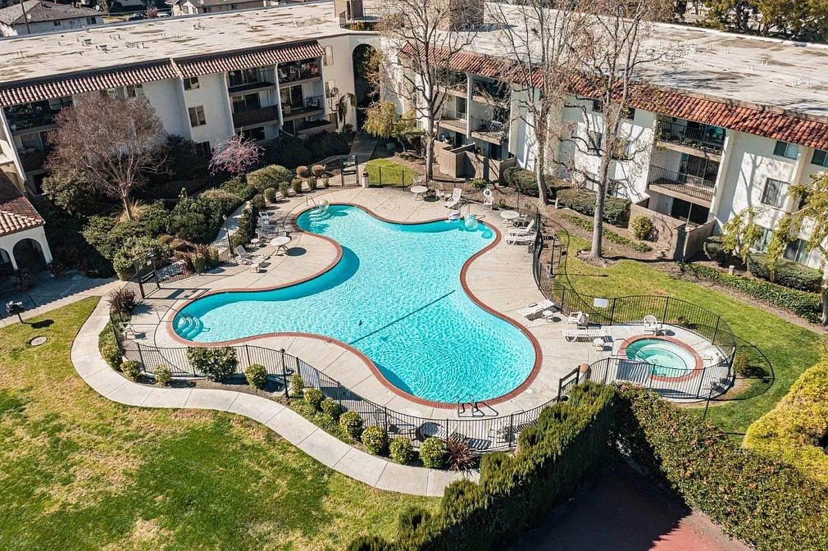 1 bed, 700 sqft, $2,222 — Photo 1