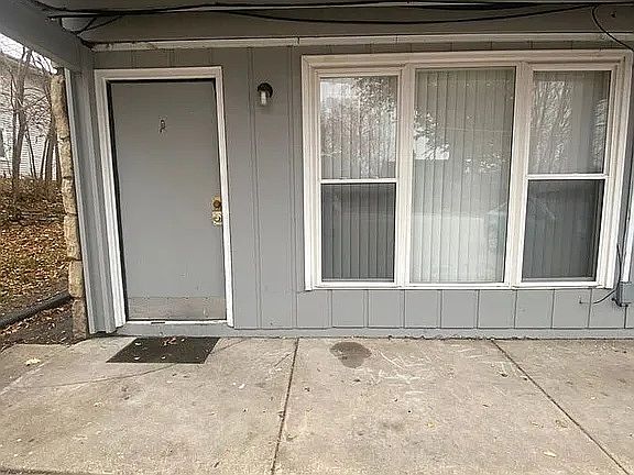 1st image of 300 31st St NE APT A