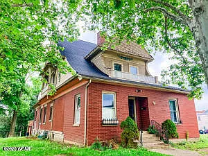 134 N Front St photo 1