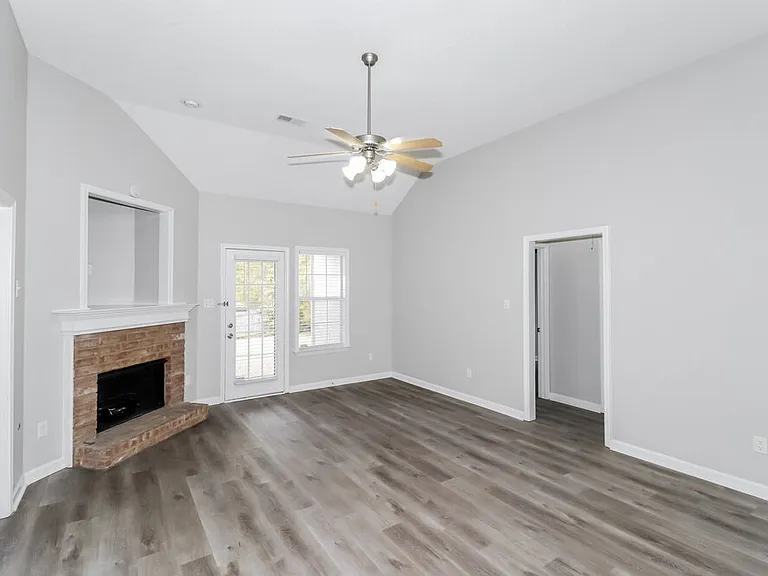 8750 Rogers Park Ave — Photo 6