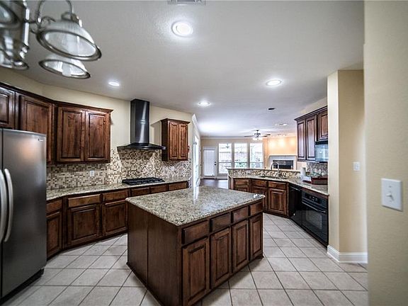 5th image of 4573 Shamrock Dr