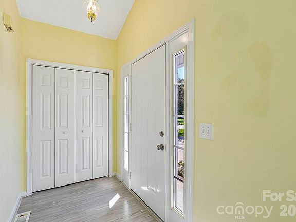 5th image of 854 Highlander Ct