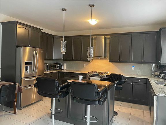 5th image of 28 Aylesbury Dr