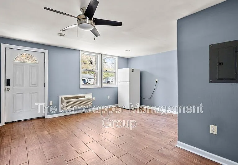 2169 Eleanor Dr #B — Photo 4