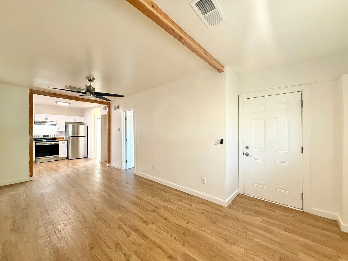 2 bed, 1.0 bath, 800 sqft, $1,499 — Photo 2