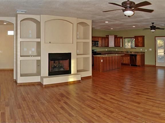 Open Floorplan with built ins- Laminate Floors