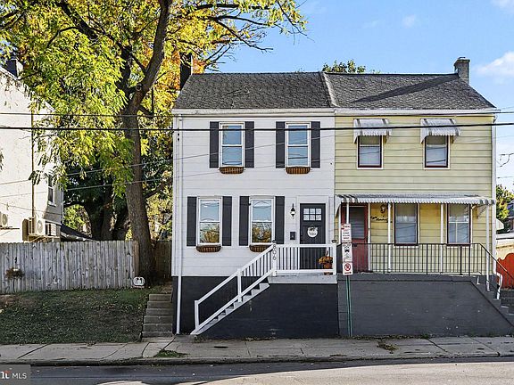 2nd image of 806 E Chestnut St