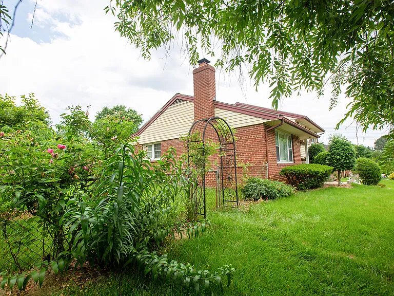 6741 Bostwick Dr — Photo 44