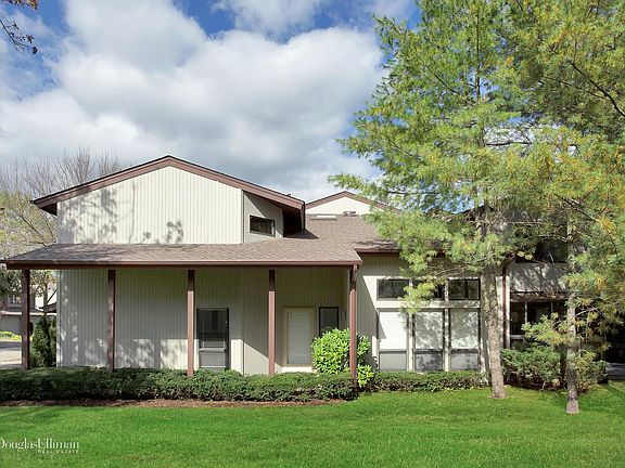 5th image of 101 Foxwood Dr