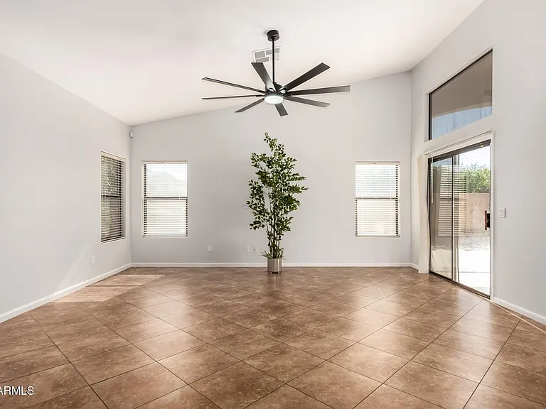 1625 E Montoya Ln — Photo 9