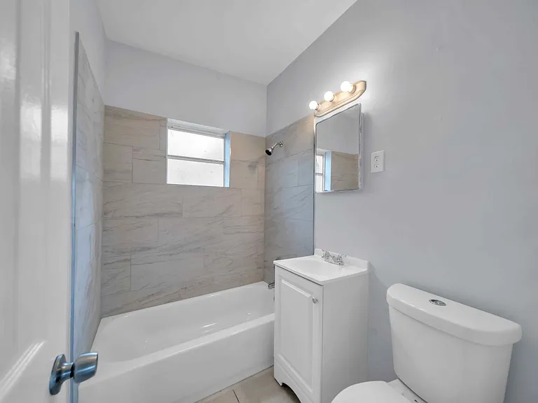 1527 Gardenia Ave — Photo 10