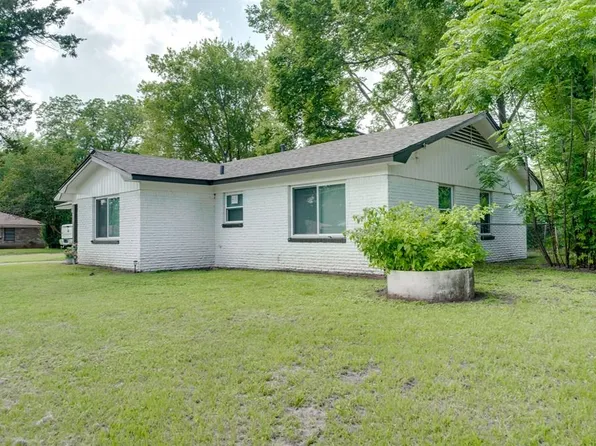 605 W Point Tap Rd, Palestine, TX 75803