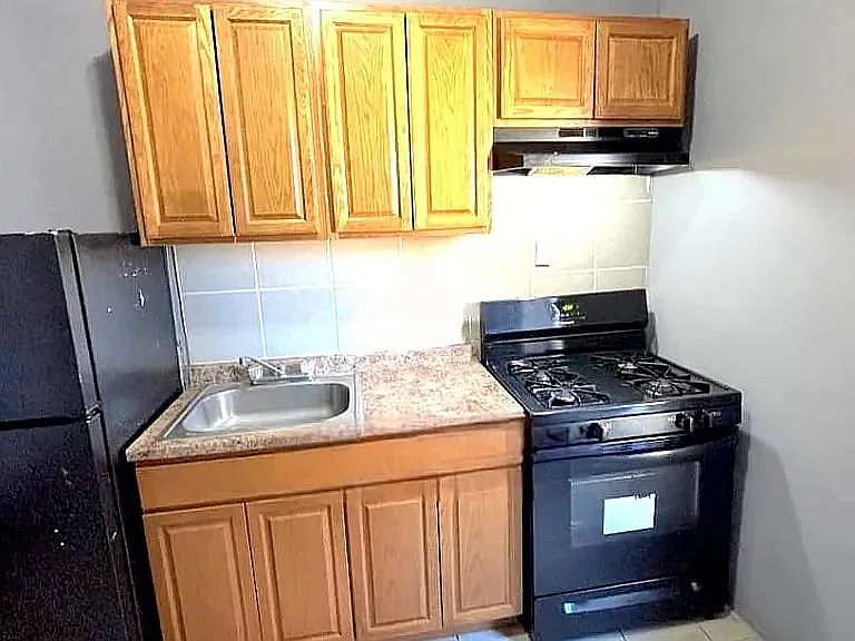 2nd image of 196 Roseville Ave #22B