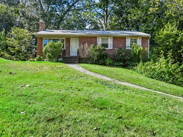 13 Braewood Dr, Haverhill, MA 01835