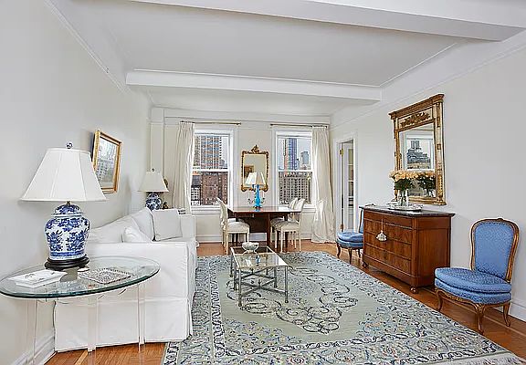 4th image of 20 W 77th St #13B