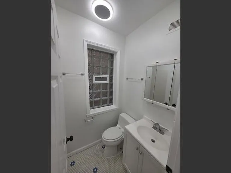 1748 N Keystone Ave — Photo 13