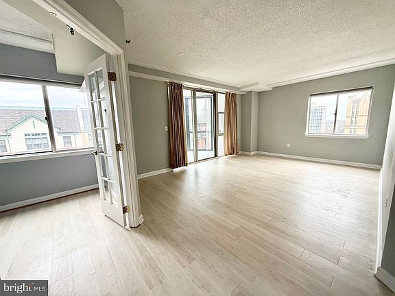 5th image of 24 Courthouse Sq APT 509