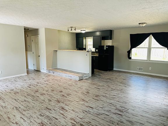 3rd image of 3864 McGill Ln