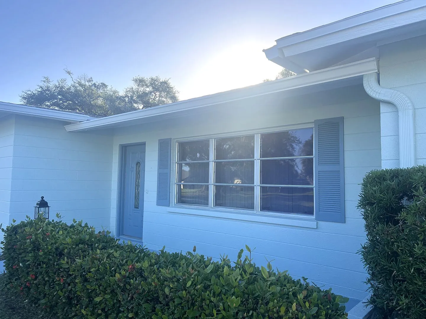 2BR/2BA Single Family Venice Gardens Home — Photo 2