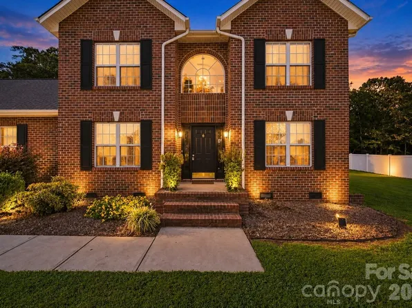 5171 Butner Dr, Hickory, NC 28602