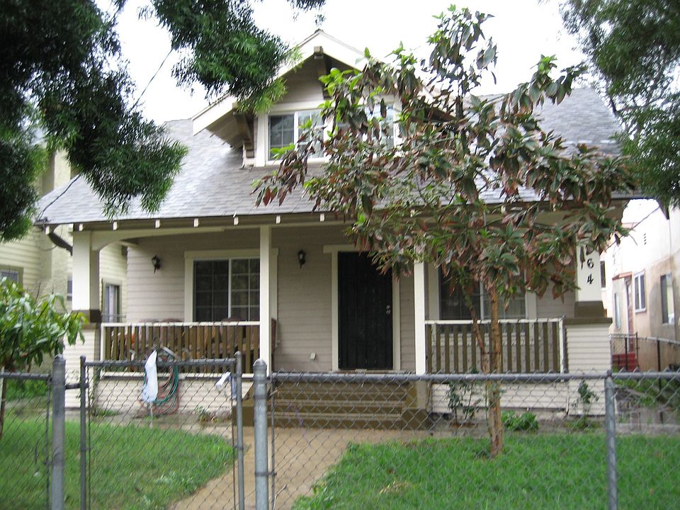 1st image of 864 W 43rd Pl
