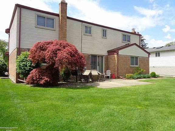 3rd image of 14627 Lakeshore Dr