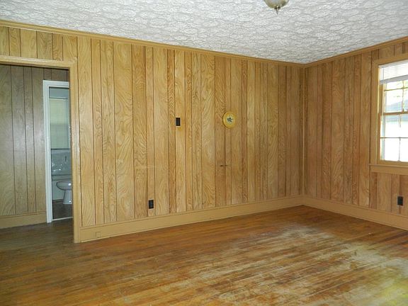 4th image of 269 Lynn Ct