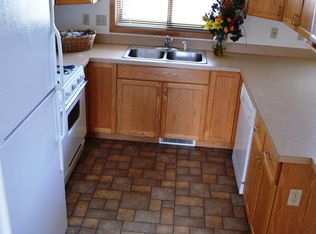163 Delta Dr APT 2, Minot Afb, ND 58704