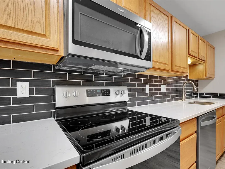 6403 Shelton Cir #102 — Photo 10
