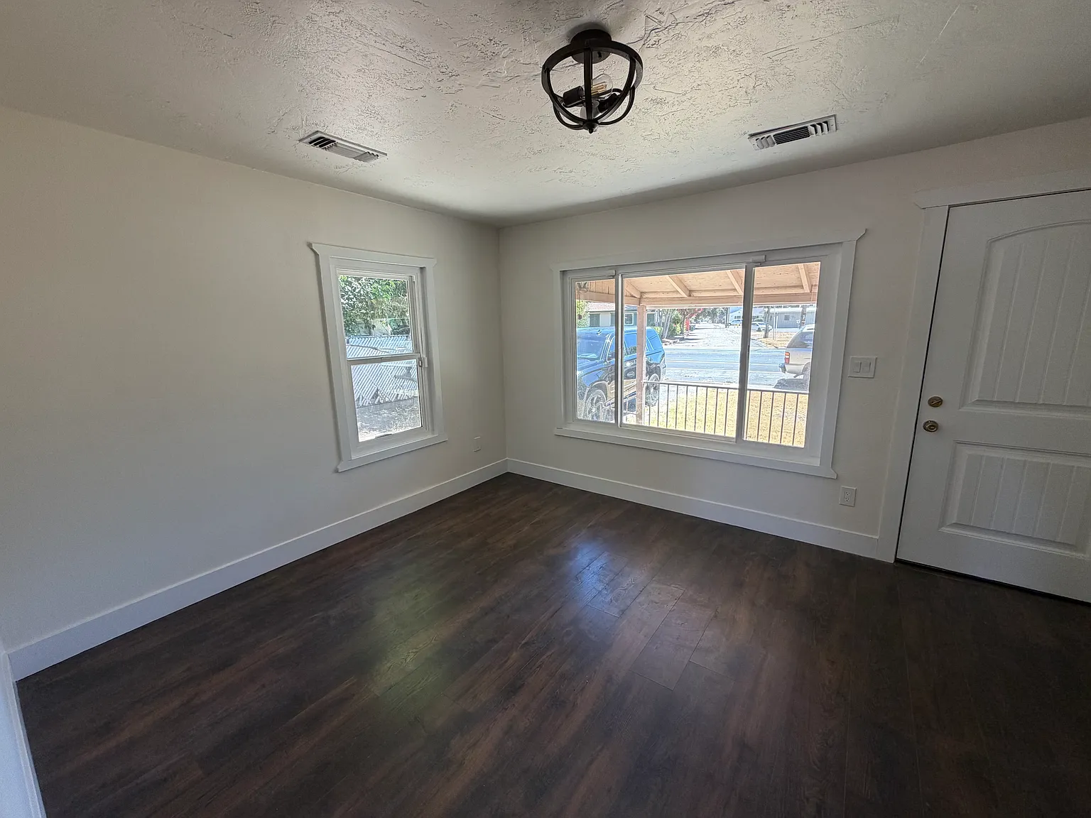 3 bed, 835 sqft, $2,000 — Photo 4