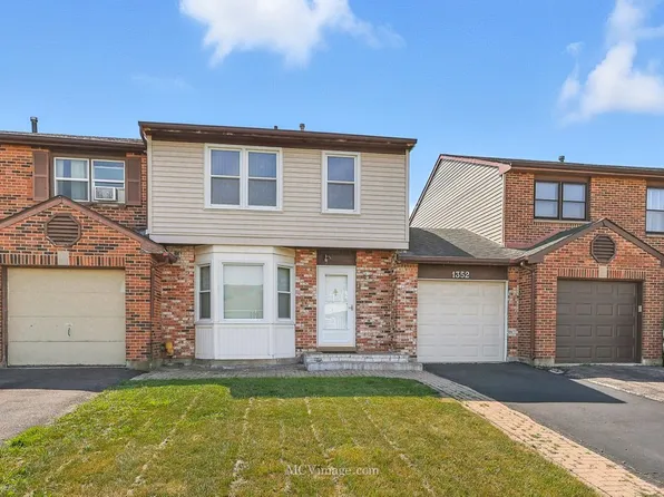 1352 Georgetown Dr, Carol Stream, IL 60188