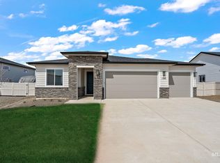 1382 White Clfs, Saint Middleton, ID 83644