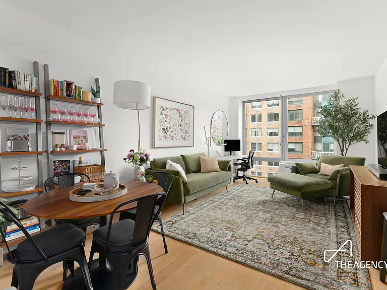 212 W 72nd St #5G — Photo 1