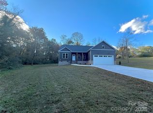 1471 20th St NE, Hickory, NC 28601